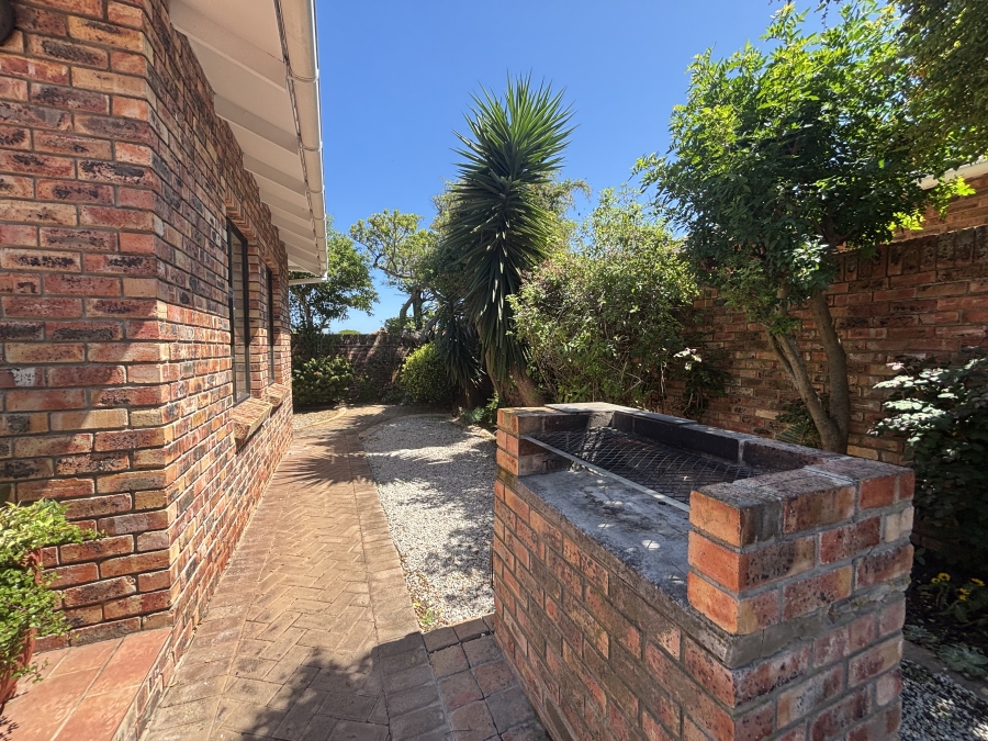 To Let 3 Bedroom Property for Rent in Summerstrand Eastern Cape